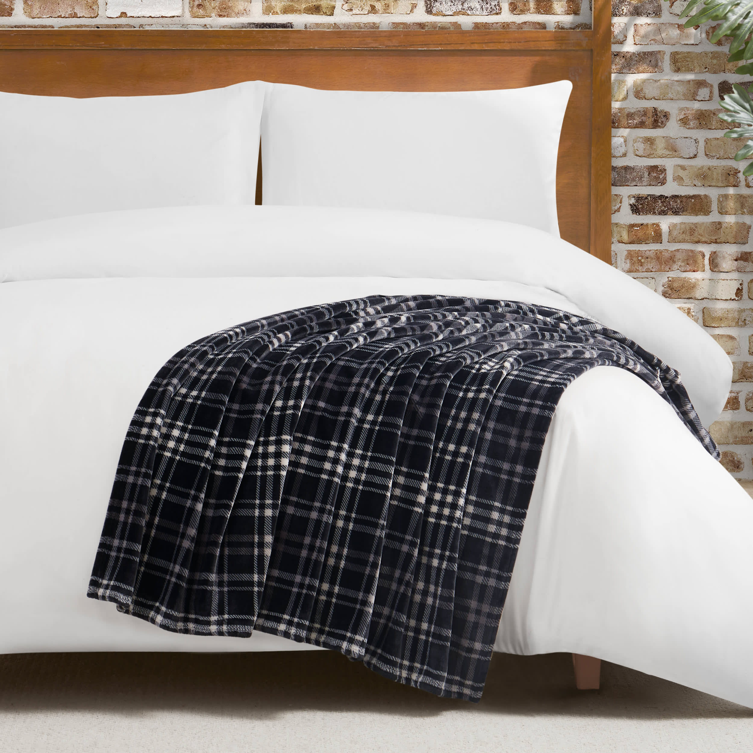 Lucky Brand Camper Plaid Plush 50"X70" Throw Blanket