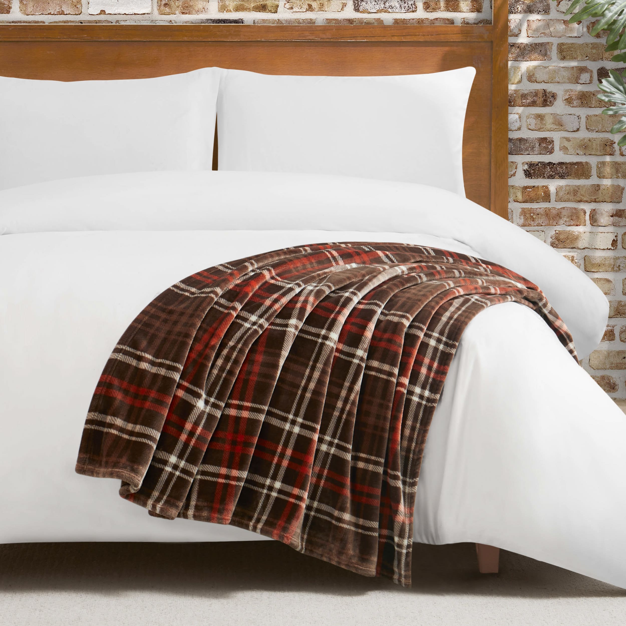 Lucky Brand Camper Plaid Plush 50"X70" Throw Blanket