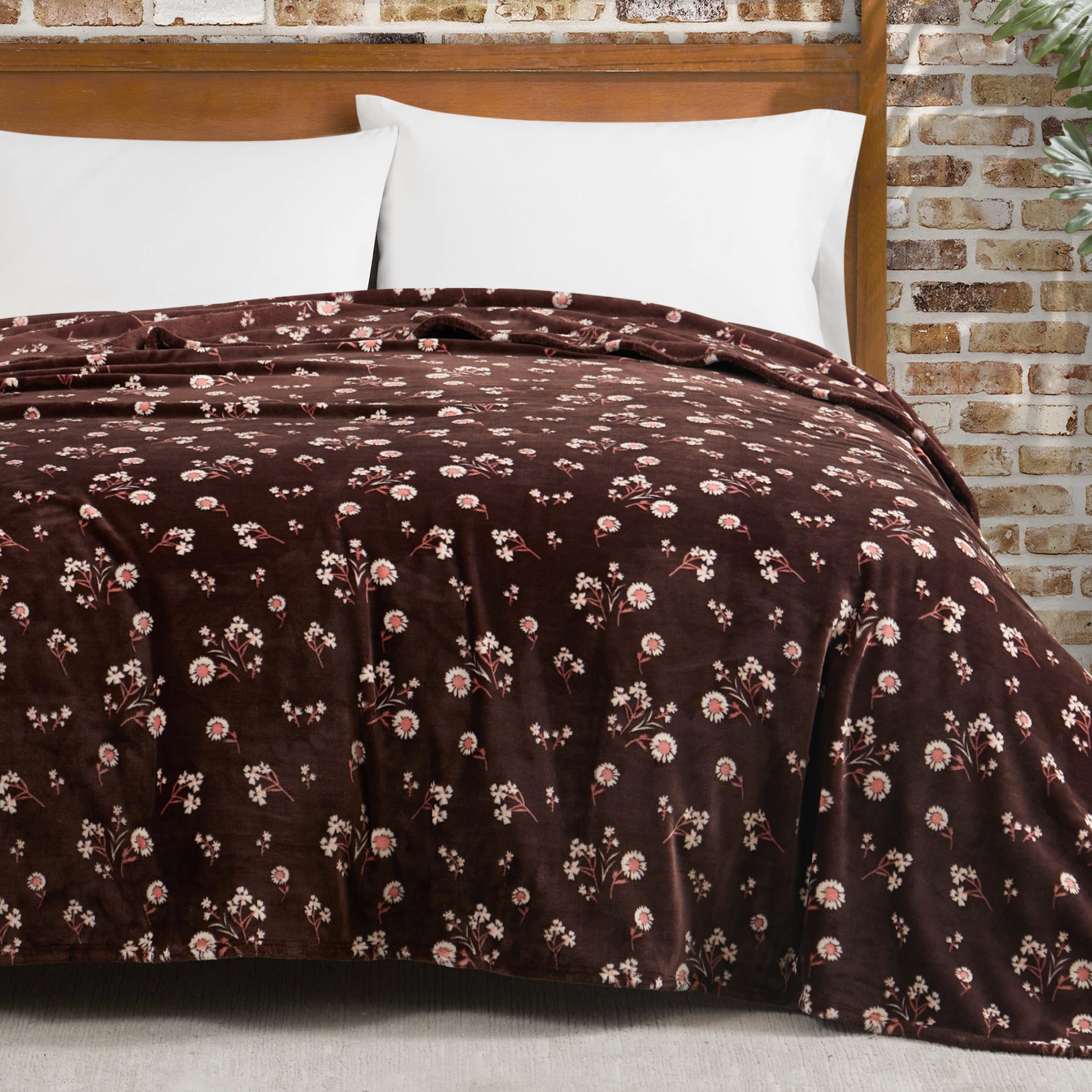 Lucky Brand Daisy Plush Bed Blanket