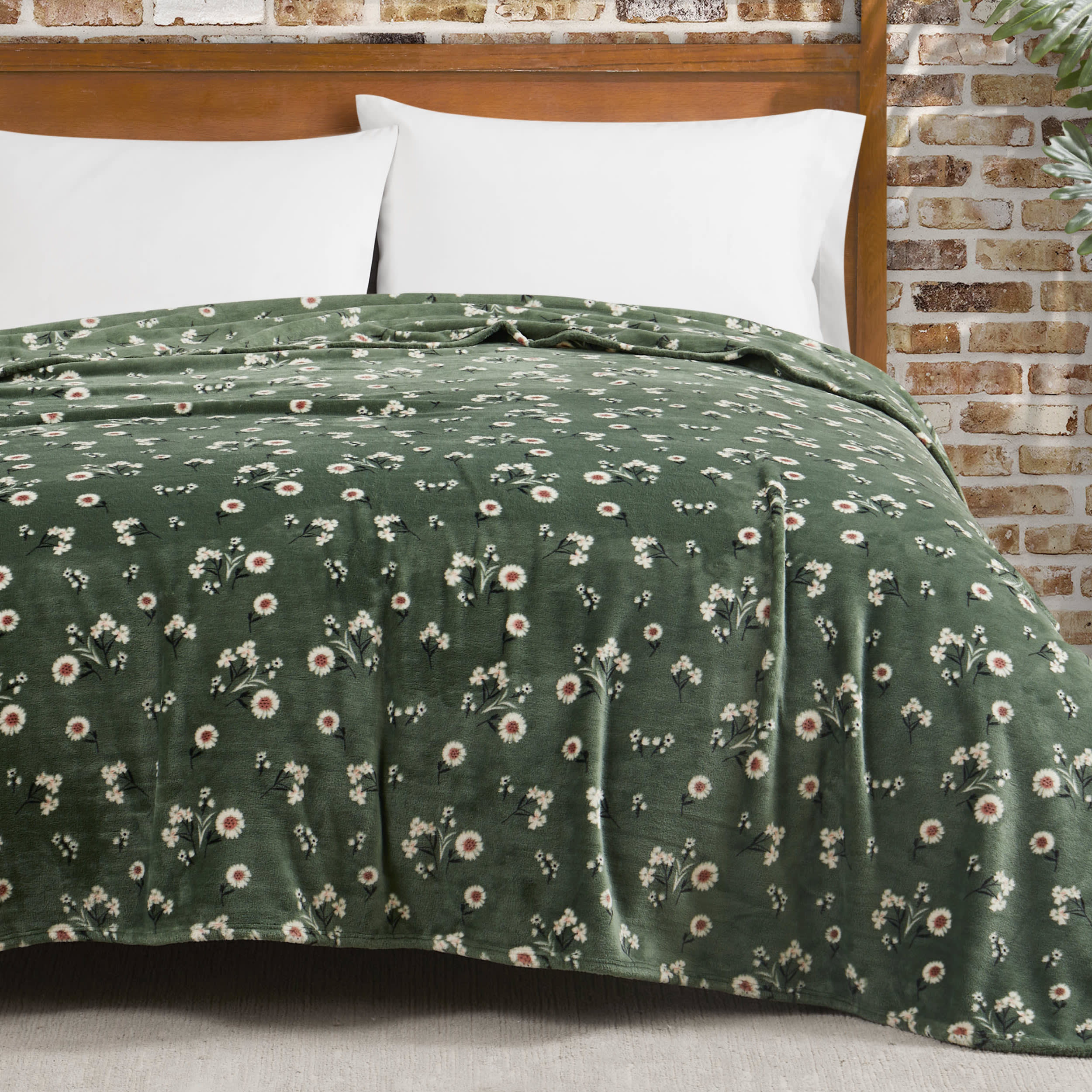 Lucky Brand Daisy Plush Bed Blanket