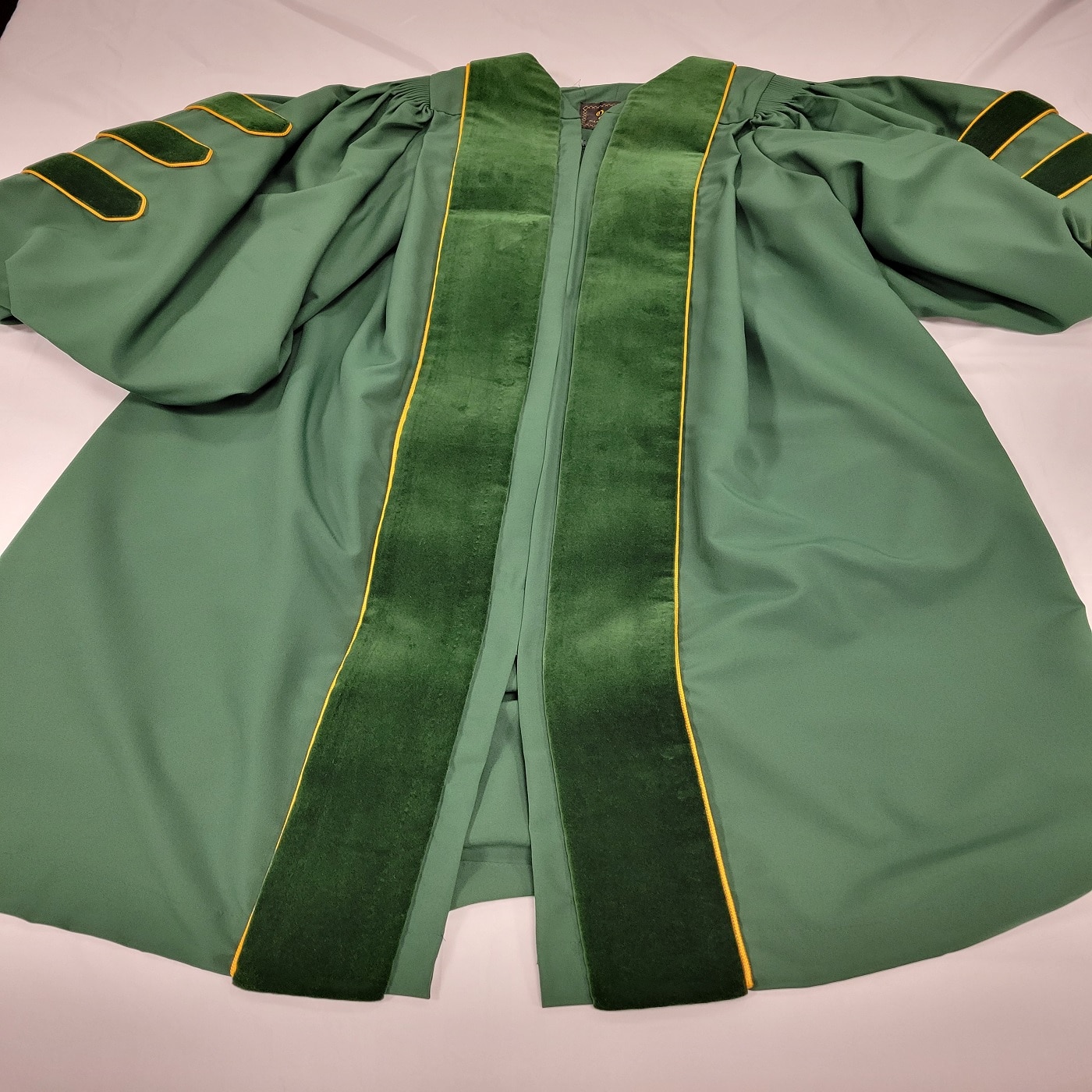RENTAL GEORGE MASON OH VENTURE DOCTOR GOWN
